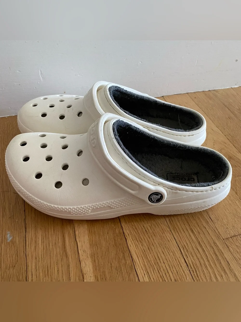 Crocs Classic Faux Fur Lined Clog White Slip On Unisex Women 11 Mens 9 Shoes